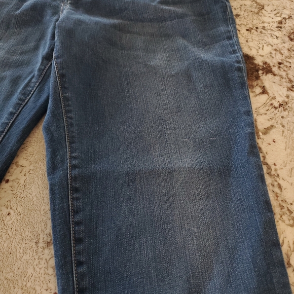 Two by Vince Camuto Jeans - Picture 15 of 17